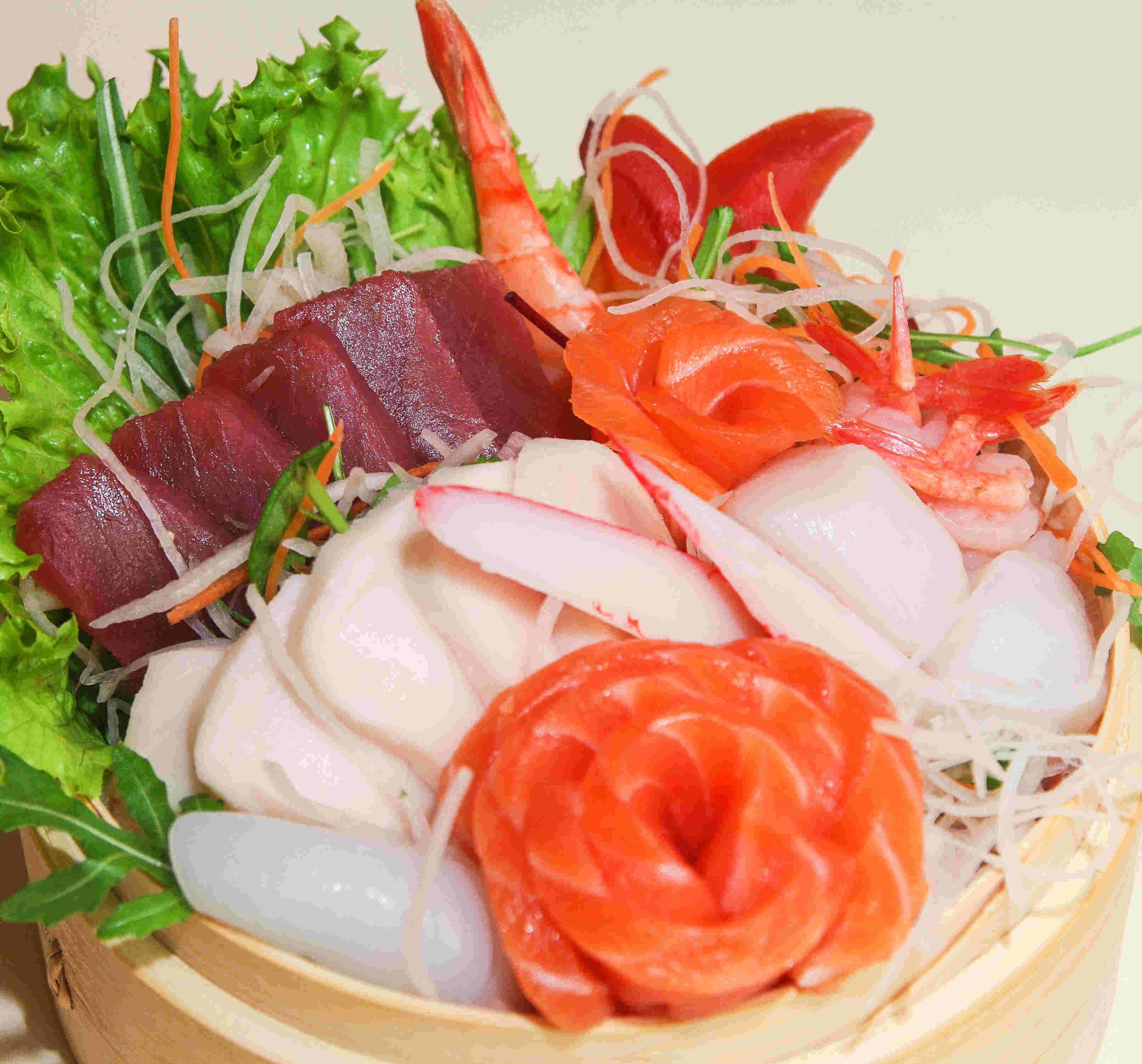 Sashimi Mix (12 Stück)